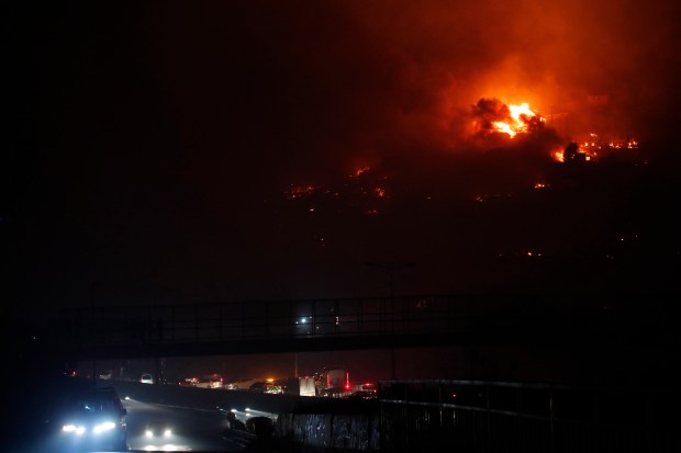 View of a fire in Viña del Mar, Chile on February 3, 2024. The region of Valparaoso and Viña del Mar, in central Chile, woke up on Saturday with a partial curfew to allow the movement of evacuees and the transfer of emergency equipment in the midst of a series of unprecedented fires, authorities reported. (Photo by Javier TORRES / AFP) (Photo by JAVIER TORRES/AFP via Getty Images)