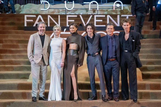 MEXICO CITY, MEXICO - FEBRUARY 6: (L-R) Denis Villeneuve, Florence Pugh, Zendaya, Timothée Chalamet, Josh Brolin and Austin Butler pose for photos during the red carpet for the movie 'Dune: Part Two' at Auditorio Nacional on February 6, 2024 in Mexico City, Mexico. (Photo by Angel Delgado/Getty Images)